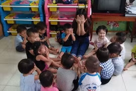 Cô giáo mầm non gây tranh cãi khi đăng ảnh em bé kể khổ 