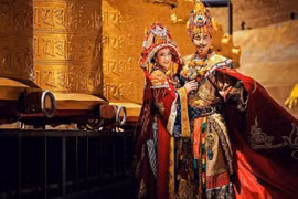 Hoàng đế Thổ Phồn nào mang quân đánh Trung Hoa, buộc vua Đường gả công chúa?