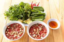 Ăn tiết canh nguy cơ nhiễm loạt bệnh nguy hiểm