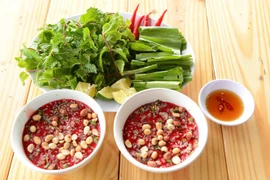 Ăn tiết canh nguy cơ nhiễm loạt bệnh nguy hiểm