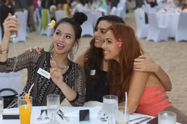 Lại Hương Thảo “lọt thỏm” giữa thí sinh Miss World