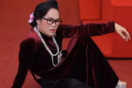 Vượng Râu giả gái xinh ngoạn mục nhưng kiểu ngồi quá bá đạo!