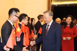 Tổng Bí thư, Chủ tịch nước Tô Lâm gặp gỡ cộng đồng người Việt Nam tại Trung Quốc