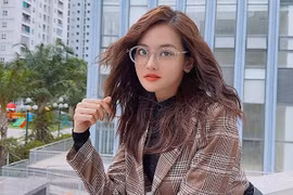 Thùy Anh kéo ba vali quần áo đến phim trường “Đừng nói khi yêu“
