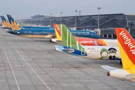 Kỳ nghỉ 30/4-1/5, giá vé máy bay "căng như dây đàn"