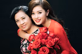 Sao mai Thu Hằng mời mẹ đóng MV dành tặng… mẹ