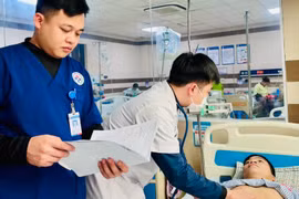 Sốt cao, nói nhảm, nôn nhiều... đi khám mắc viêm màng não mủ