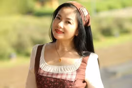 Nhan sắc trẻ trung bất ngờ của NSND Thu Quế ở tuổi 52