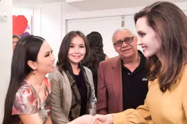 Em gái Cẩm Ly gặp riêng Angelina Jolie ở Mỹ
