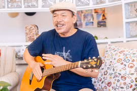 Nhạc sĩ Trần Tiến: "Tin vịt đấy, tôi chỉ bị yếu 1 bên mắt"