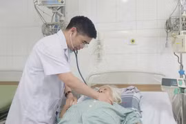 Cứu sống bệnh nhân 86 tuổi sốc tim do nhồi máu cơ tim cấp