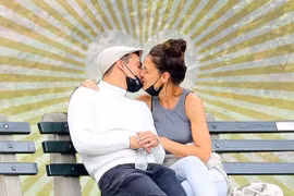 Vợ cũ Tom Cruise chia tay tình trẻ kém 8 tuổi