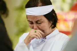 Gia đình lo con trai không kịp về nhìn mặt nghệ sĩ Chánh Tín lần cuối