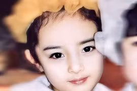 Lộ ảnh thời thơ ấu của Dương Mịch, xứng danh mỹ nhân “đẹp từ trong trứng“