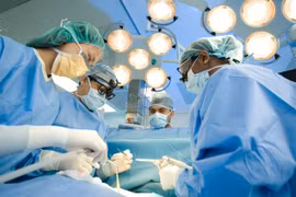 Cứu sống sản phụ 41 tuổi sinh con lần 6 rau cài răng lược