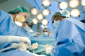 Cứu sống sản phụ 41 tuổi sinh con lần 6 rau cài răng lược