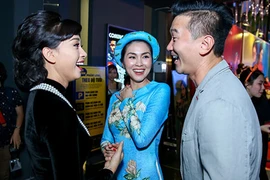 Tăng Thanh Hà diện áo dài tươi rói đi xem “Cô Ba Sài Gòn“