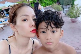Con trai 10 tuổi của Lệ Quyên trổ mã, ngày càng đẹp trai