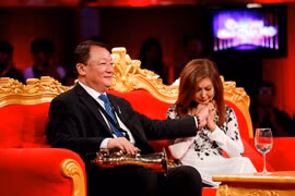 Nguyên nhân thực sự việc danh ca Họa Mi ly hôn chồng khiếm thị