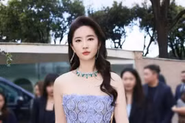 Lý do Lưu Diệc Phi thích mặc đầm trễ vai dù lộ khuyết điểm