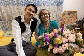 Cắm hoa "siêu to khổng lồ" tặng mẹ, Dương Triệu Vũ nhận cái kết bất ngờ