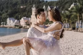 Ưng Hoàng Phúc bán nude trong ảnh cưới với Kim Cương