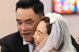 Cha Tóc Tiên đăng ảnh bên con gái trong lễ cưới, tâm sự xúc động