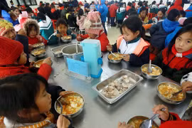 Hình ảnh suất "cơm có thịt" ở trường Hoàng Thu Phố 1