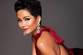 H'Hen Niê khoe ảnh đẹp hút mắt trước ngày thi Miss Universe 2018