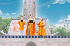 Dàn mẫu nhí tỏa sáng với bộ sưu tập của NTK Châu Loan