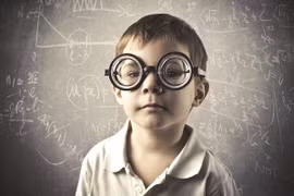 Nhiều trẻ cận thị sau nghỉ hè vì lạm dụng thiết bị điện tử