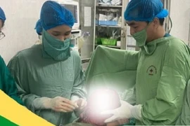 Cứ nghĩ “béo bụng”, hóa ra mang u xơ tử cung khủng 21 cm