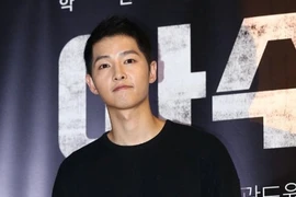 Bạn gái tin đồn của Song Joong Ki đã có một đời chồng