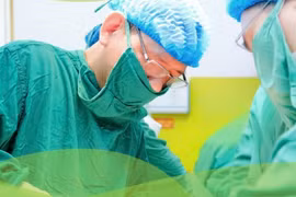 10 năm khổ sở chung sống với sa sinh dục được phẫu thuật giải thoát