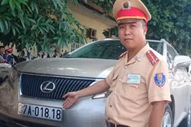 Nhà báo rởm đi Lexus biển giả bị lột mặt nạ