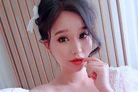 Vợ cũ Hồ Quang Hiếu gợi cảm hút mắt sau cú sốc ly hôn