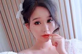 Vợ cũ Hồ Quang Hiếu gợi cảm hút mắt sau cú sốc ly hôn