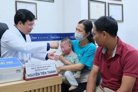 Bé trai 1 tuổi phồng rộp mặt, bác sĩ chỉ rõ nguyên nhân