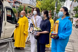 Tang lễ diễn viên Đức Long lặng lẽ giữa mùa dịch