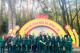 Hàng vạn người dân đến dâng hương tri ân tại Ngã ba Đồng Lộc