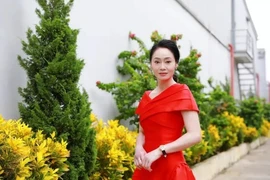 Quách Thu Phương "Hương vị tình thân" ăn mặc chuẩn hoa hậu quý bà