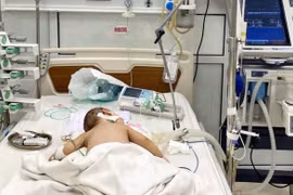 Cứu sống bé trai 7 tháng tuổi nguy kịch do biến chứng cúm A