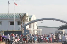 Hàng trăm công nhân đột ngột bị mất việc