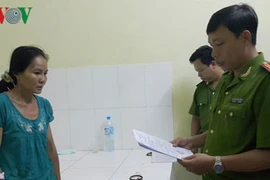 Bé trai bị đâm xuyên đầu: Chỉ định luật sư cho nghi can