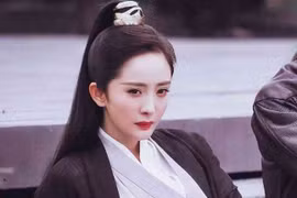 Phim Trung Quốc gây cười nữ giả nam ngực nhô cao, trang điểm đậm