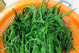 Loại rau đứng xa vẫn ngửi thấy mùi hôi nhưng ăn là “nghiện”