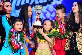 "Bà già" Linh Hoa đăng quang Bước Nhảy Hoàn Vũ Nhí
