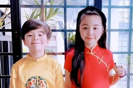 Cặp nhóc tỳ lai Tây nhà Elly Trần lớn phổng phao, đẹp miễn chê