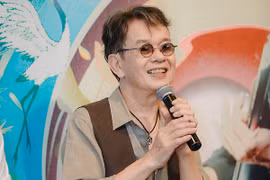 Ở tuổi 77, nhạc sĩ Đức Huy tiết lộ “đang rất hạnh phúc“