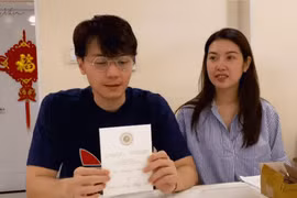 Thúy Vân tung thiệp cưới thiết kế độc, lộ diện khách mời đầu tiên